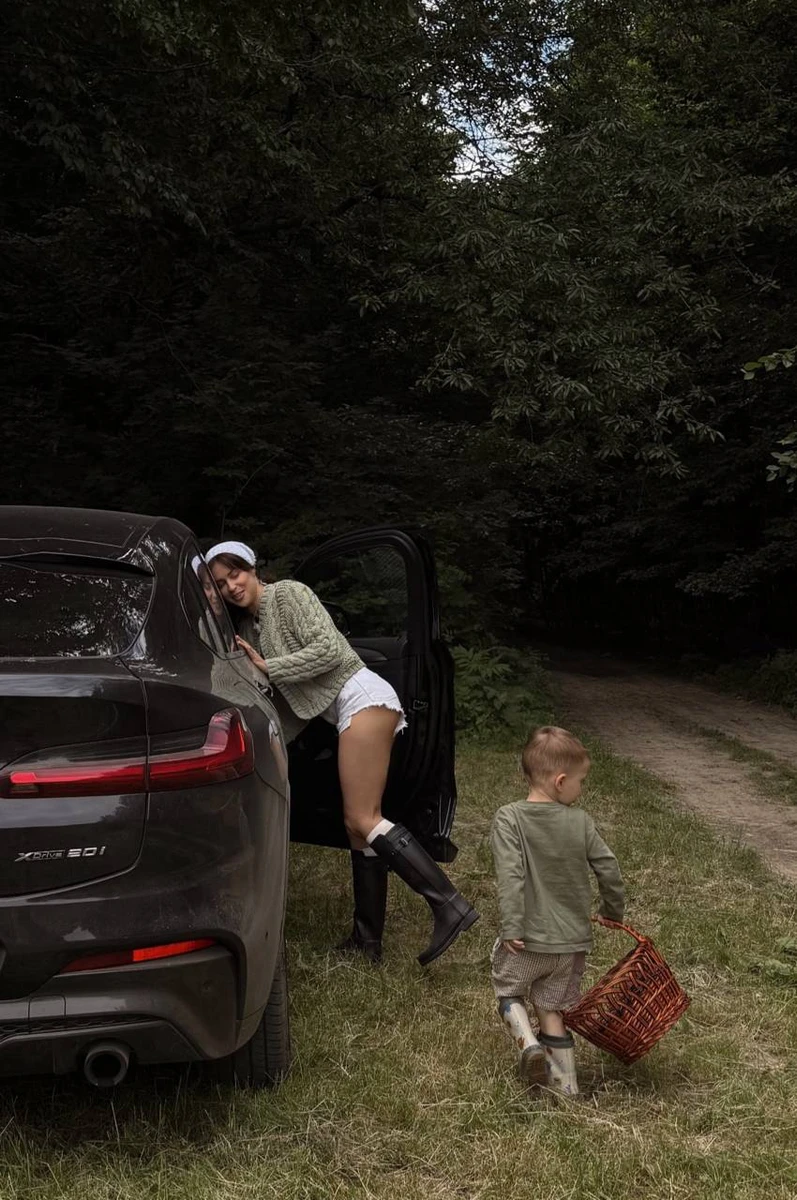 Маремуха в шортах міні