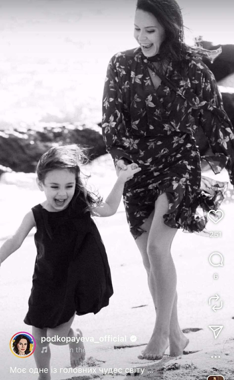 Дівчата дуже схожі 