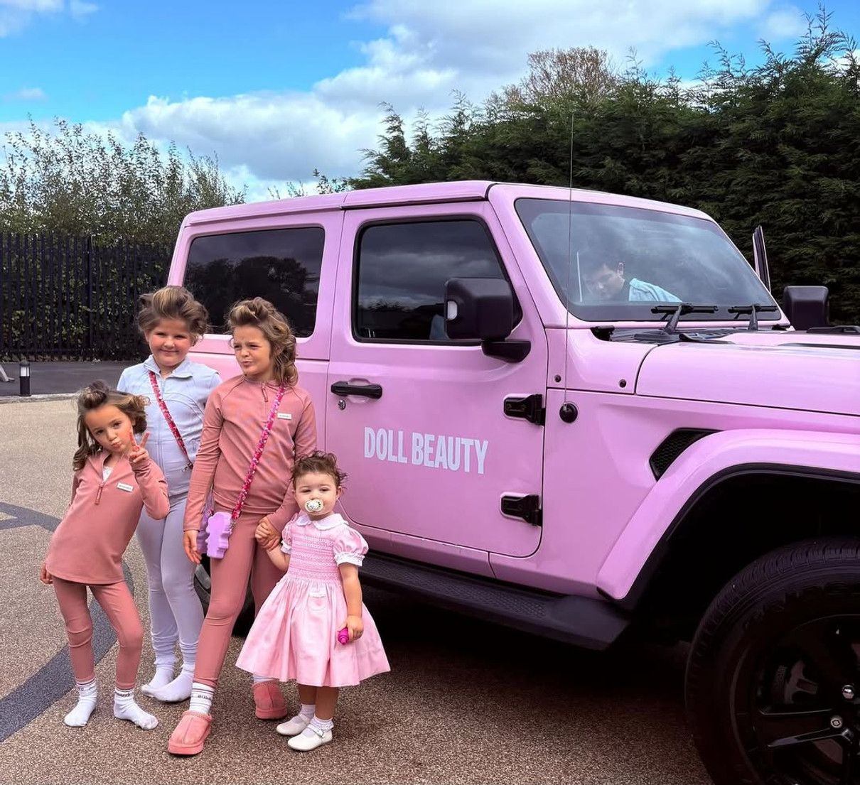 Дружина Тайсона Ф'юрі показала їхніх дочок у милих луках