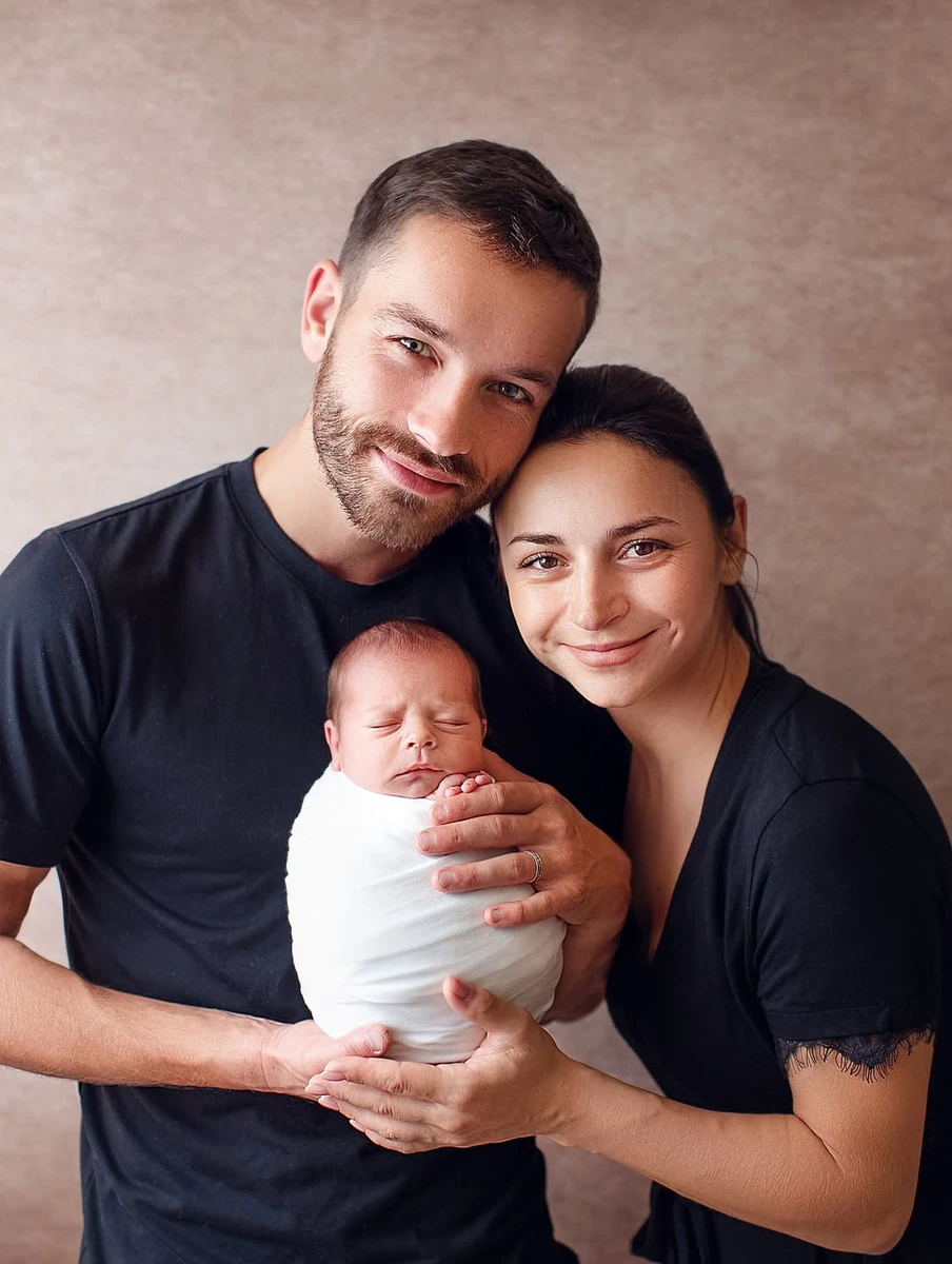 Ілона Гвоздьова з чоловіком та сином на фото