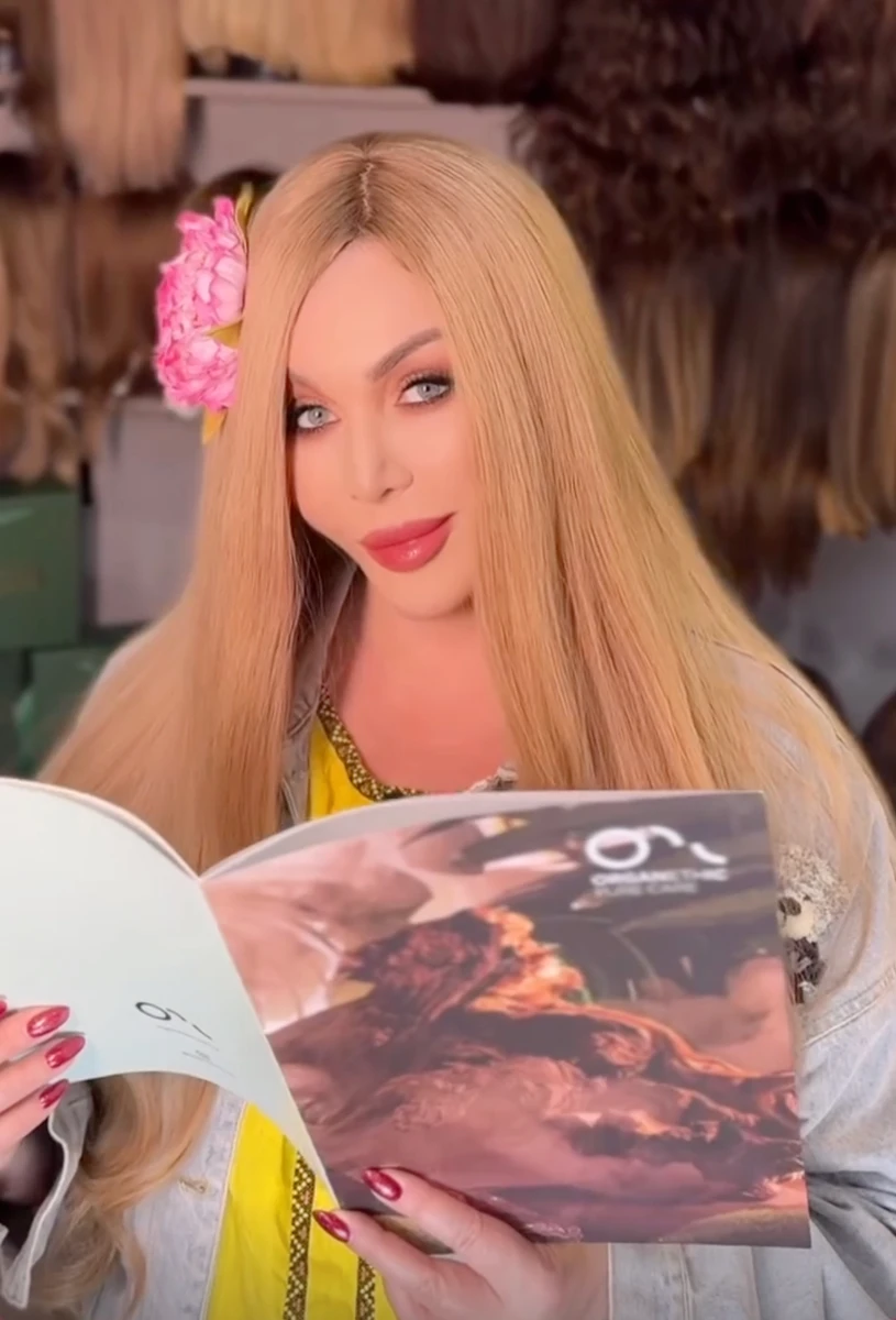 Ірина Білик з квіткою у волосся ефектно попозувала для відео