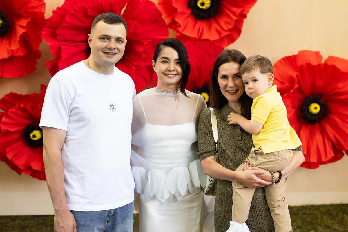 Спортивний журналіст і блогер Роман Бебех з дружиною та сином