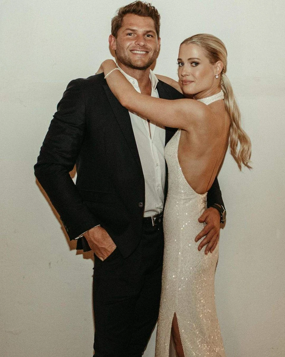 Навесні Амелія вийшла заміж за спортивного тренера Грега Маллетта