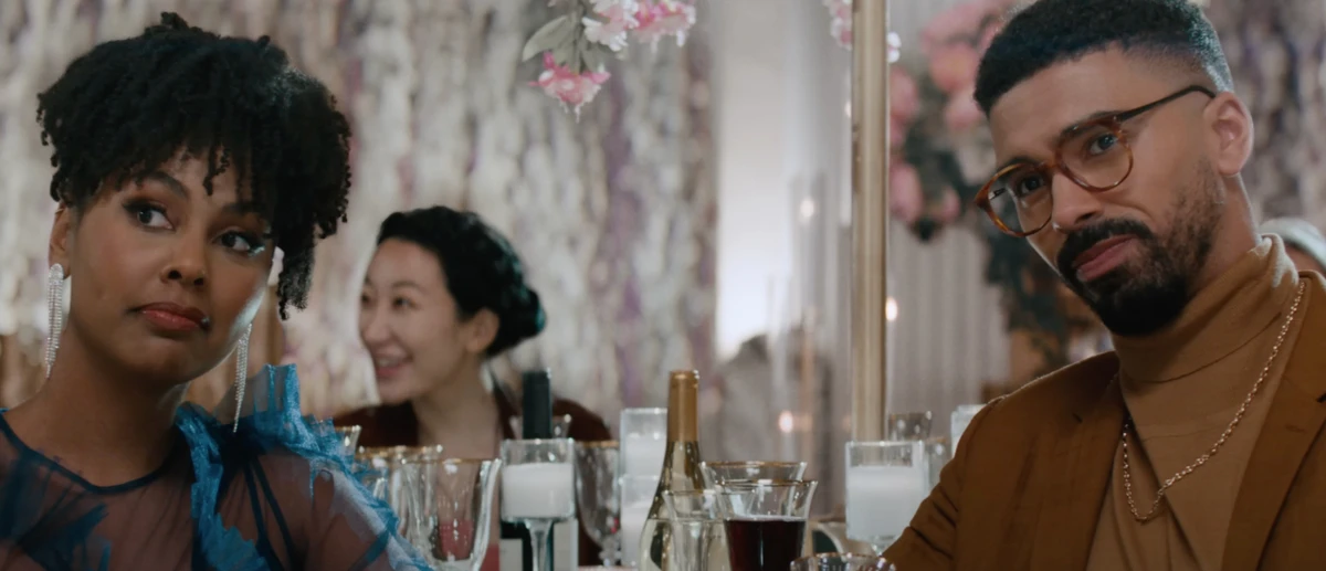 Мені попередній більше подобався, – говорять між собою друзі нареченої