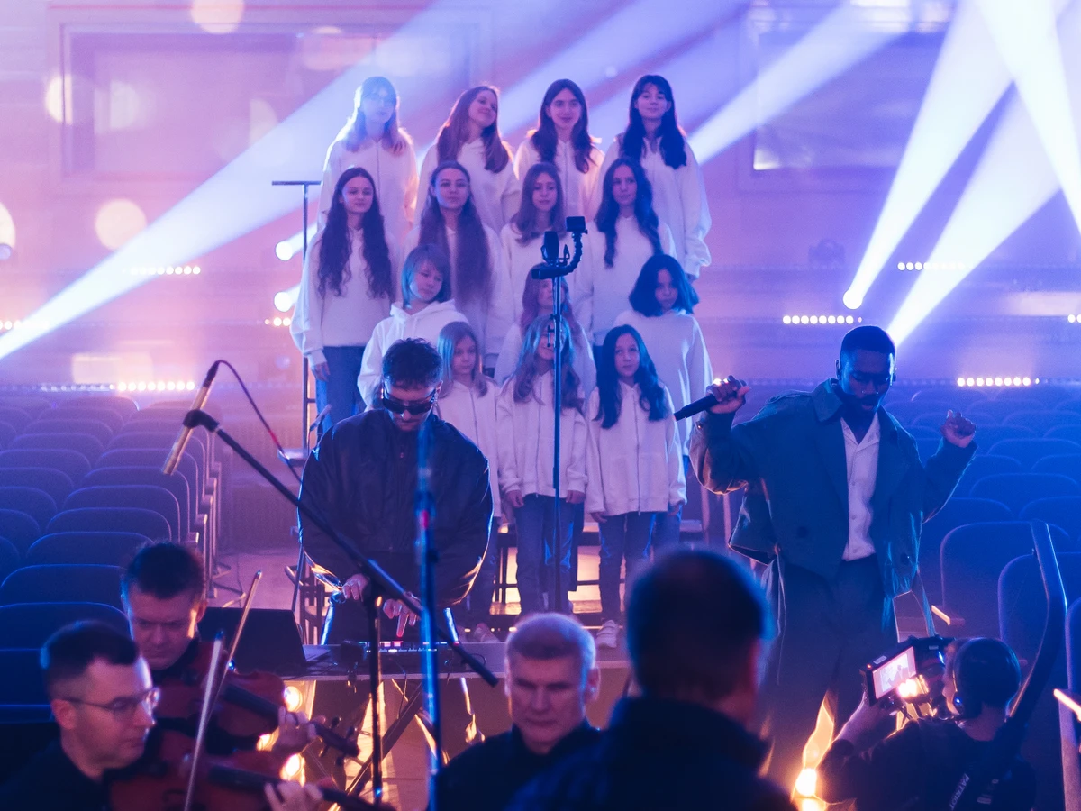 TVORCHI виконали Щедрівку