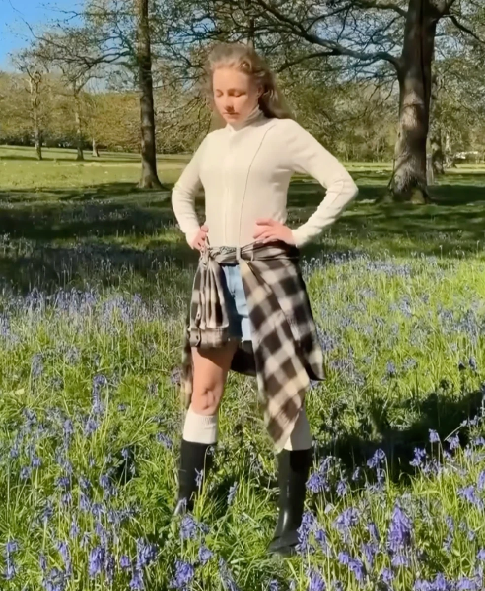 Тепер танцівниця - студентка в Англії