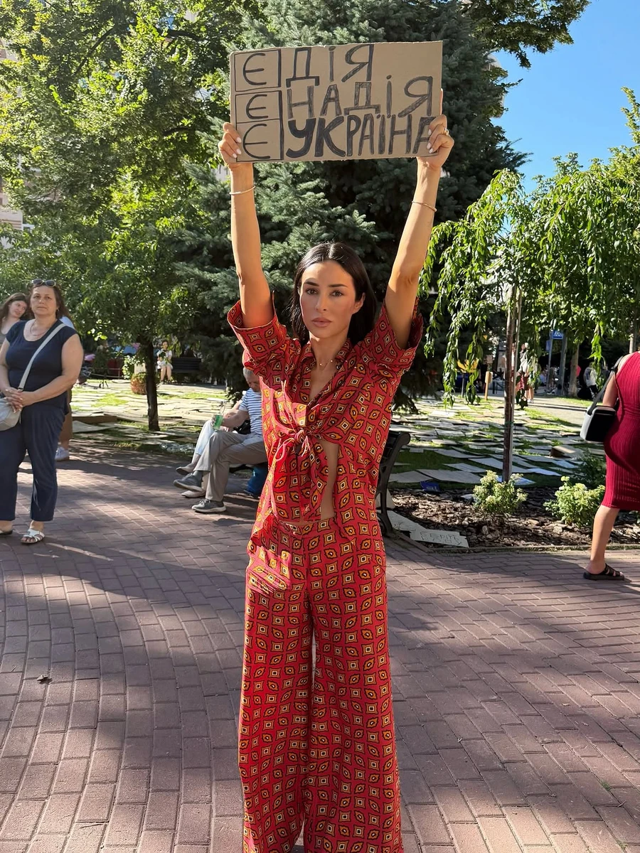 Злата Огнєвіч показалася на мітингу у підтримку Федорова