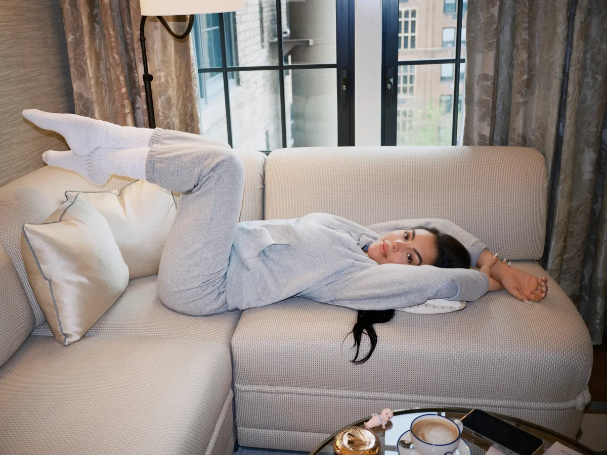 Наречена Роналду позакидала ноги на дивані