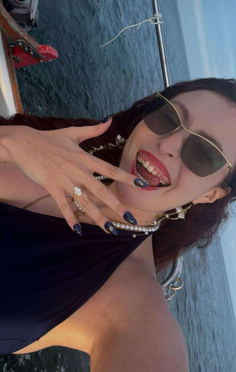 Як відомо, у Берклі Маша перебуває з осені минулого року, а вже встигла знайти собі майбутнього чоловіка... Чи просто інтригує публіку