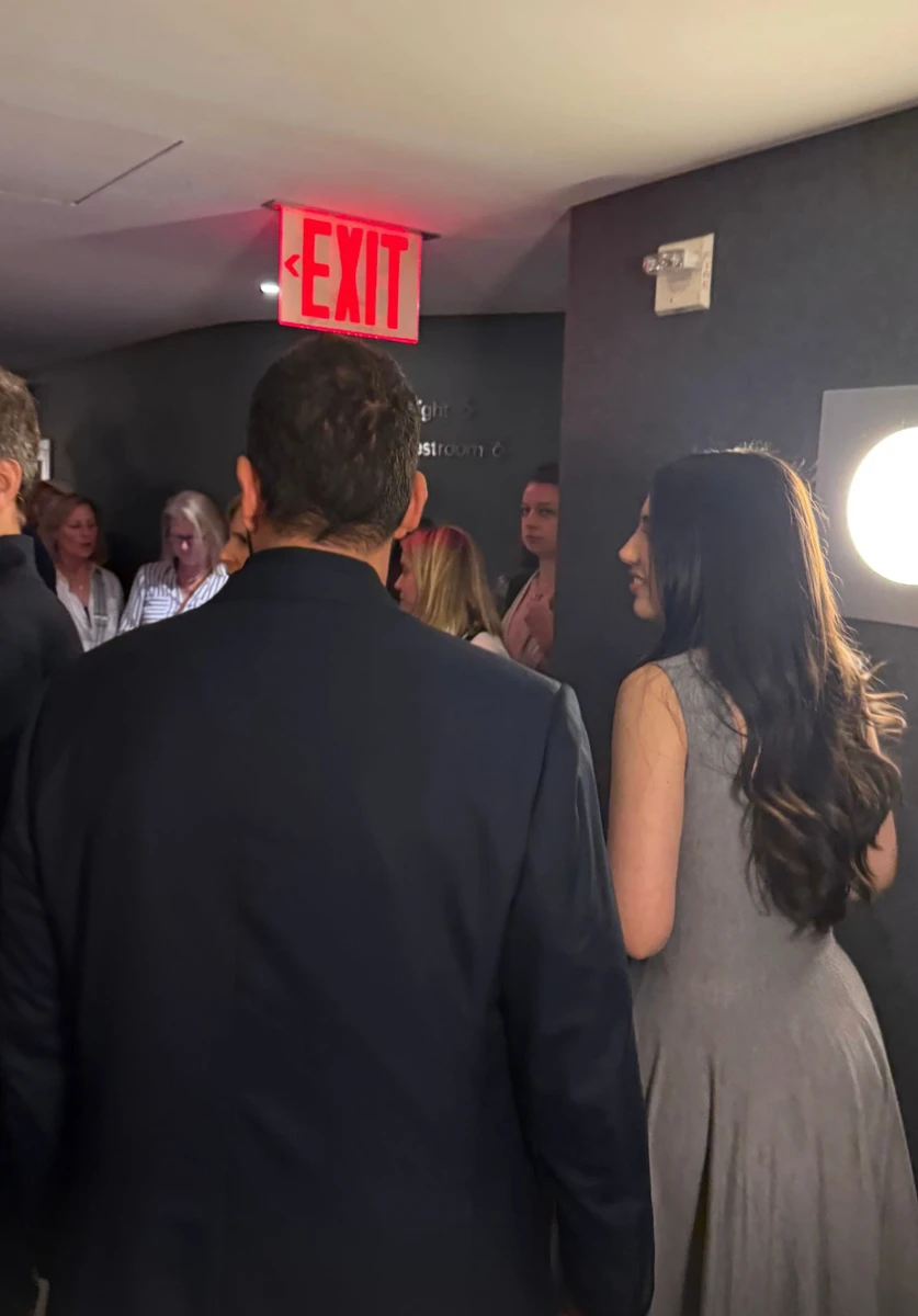 Адам Сендлер показався з ошатною дочкою на кінопрем'єрі