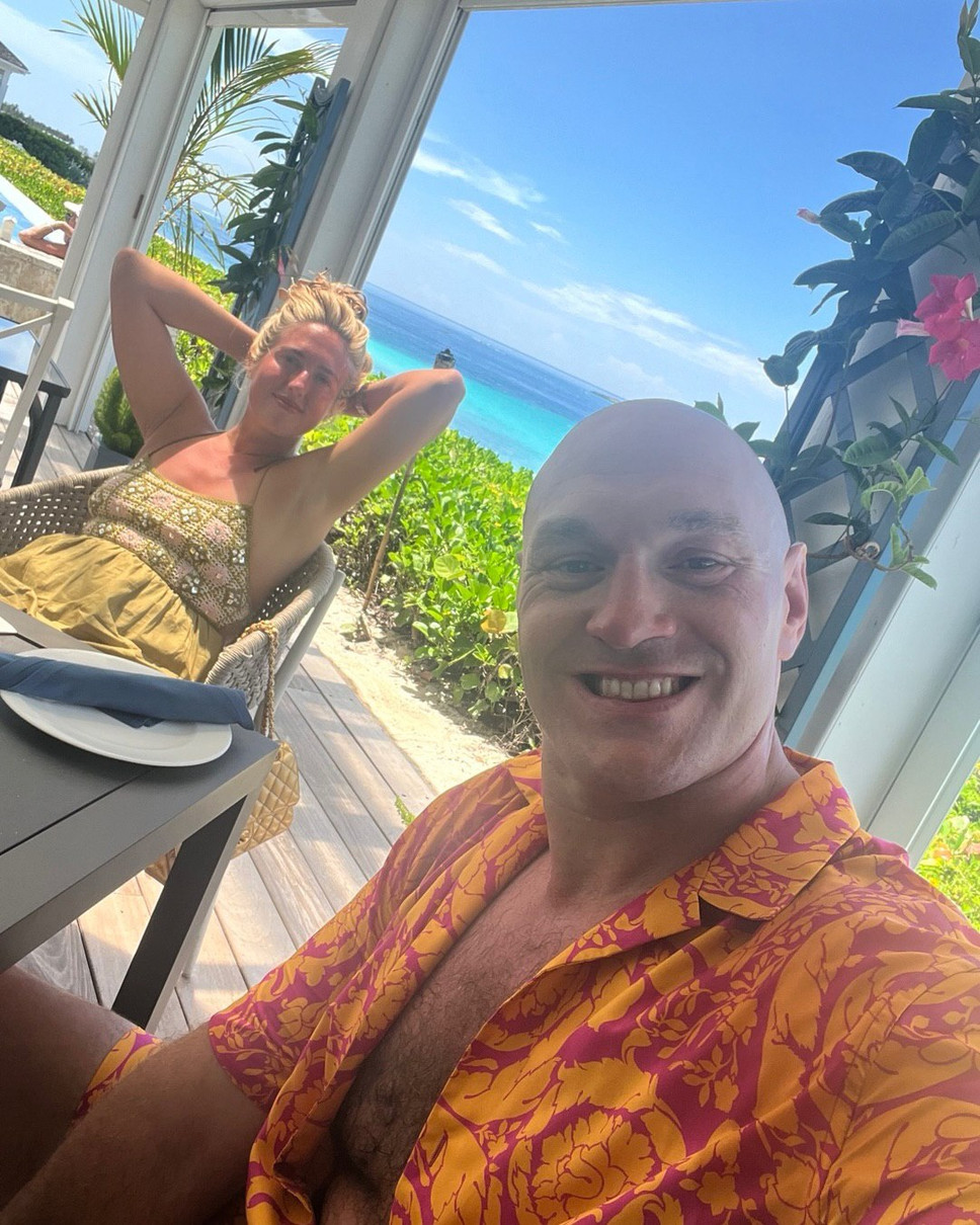 Тайсон Ф'юрі показав миле селфі з дружиною коло моря