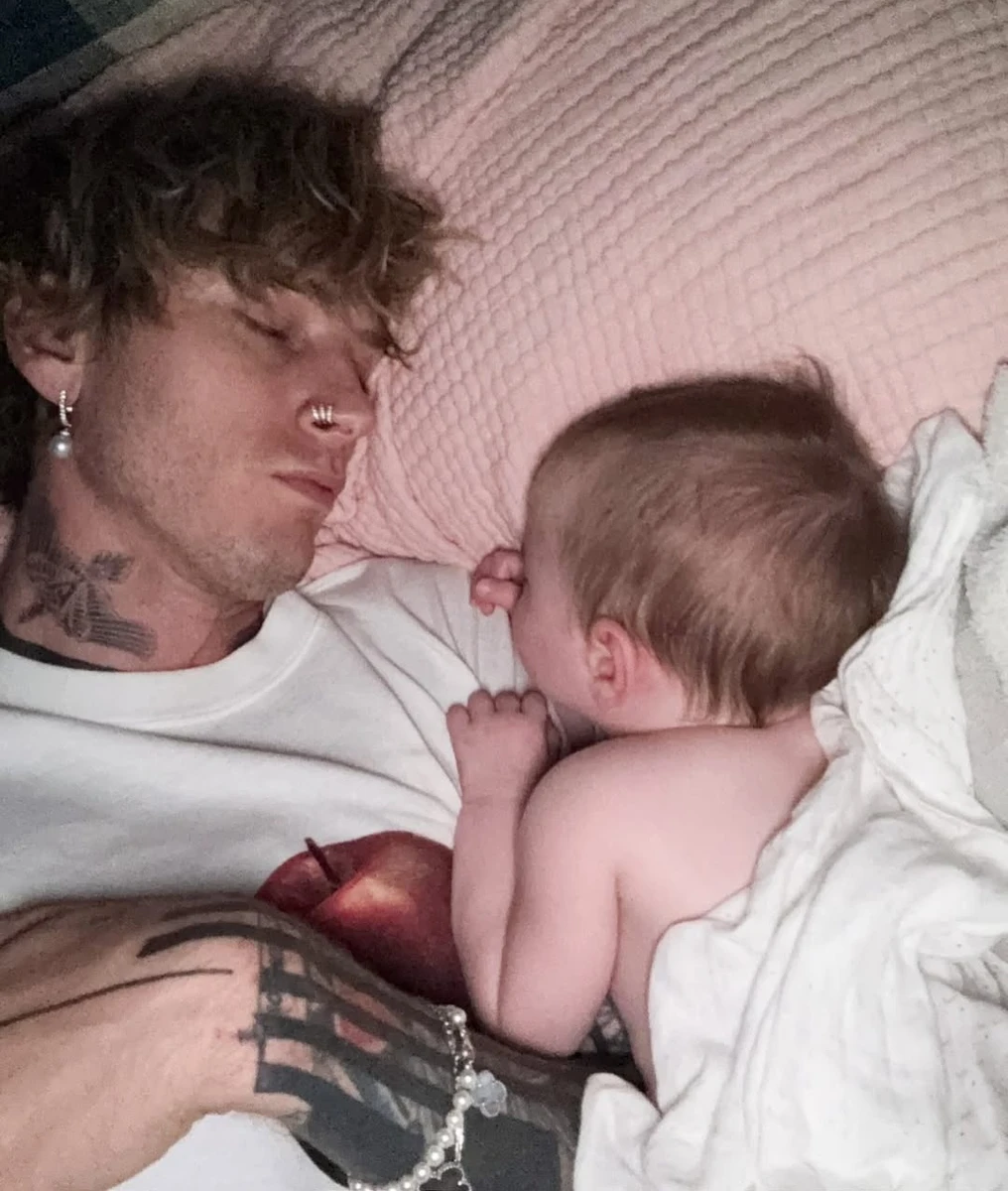 Колишній Меган Фокс замилував селфі з їхньою дочкою