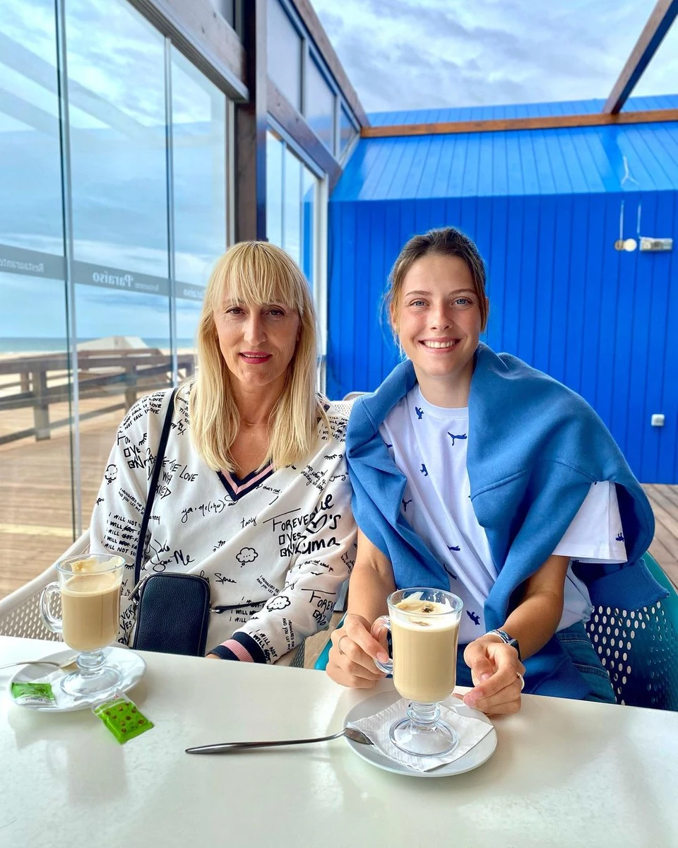 Магучіх зі своєї тренеркою та, можливо, майбутньою свекрухою 