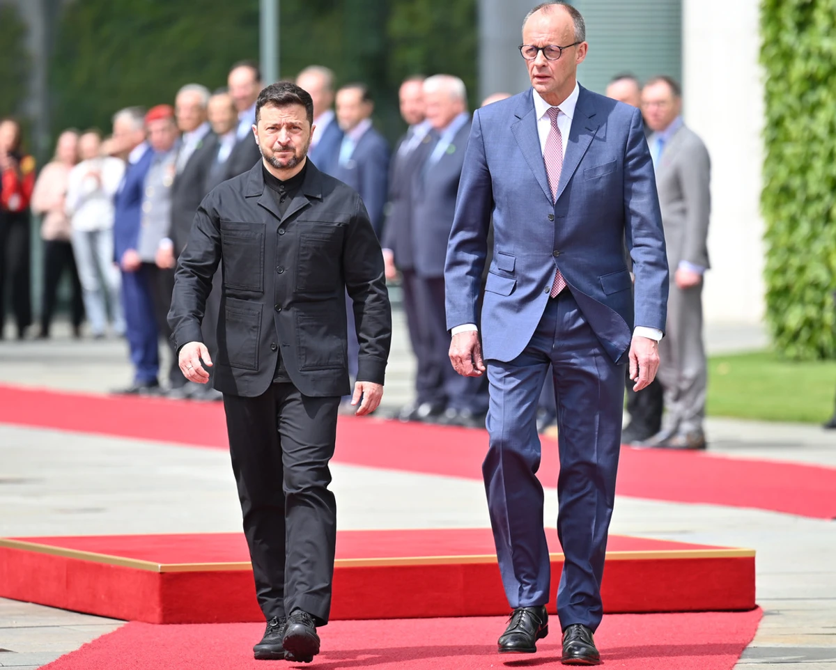 Володимир Зеленський в елегантному образі прибув до Берліну