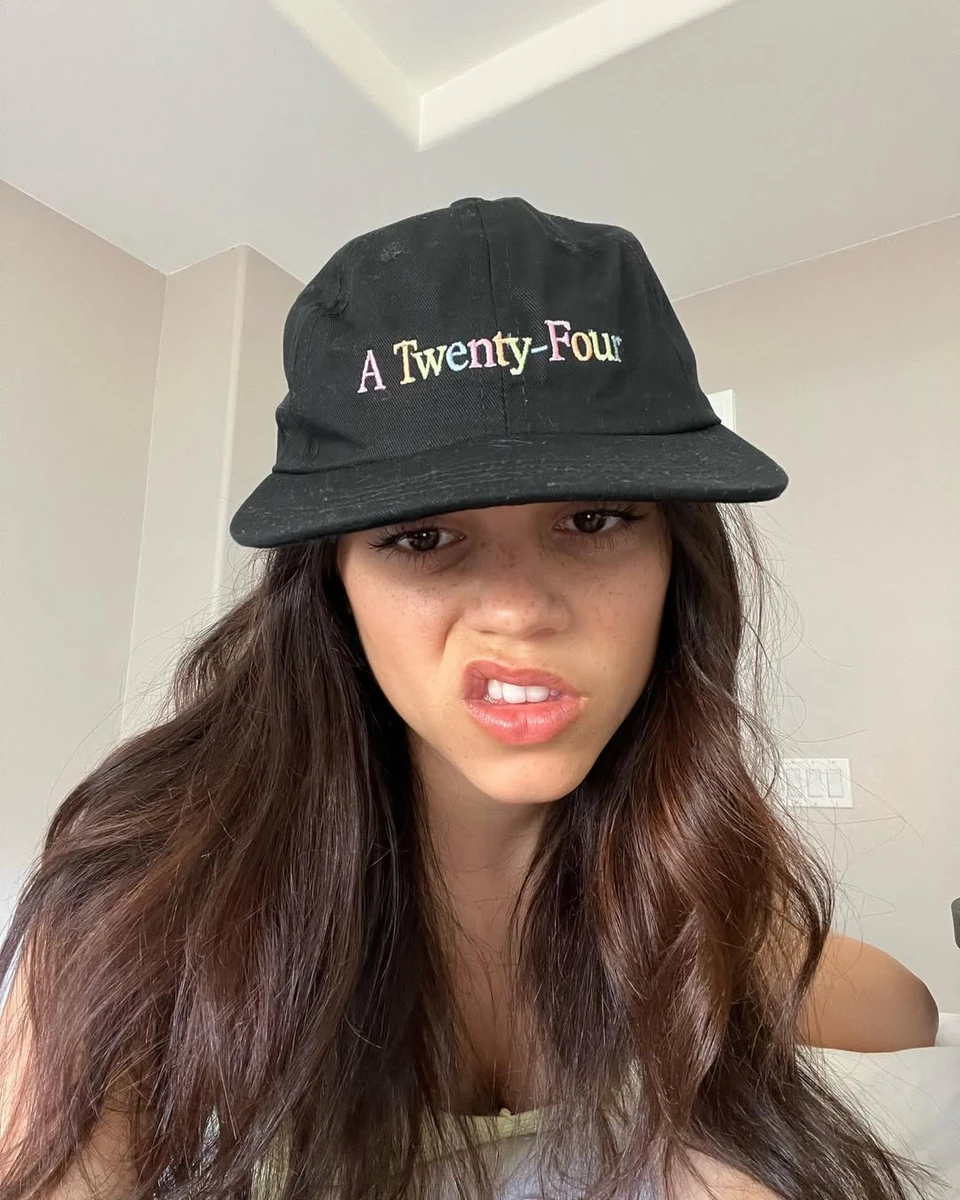 Дженна Ортега селфі