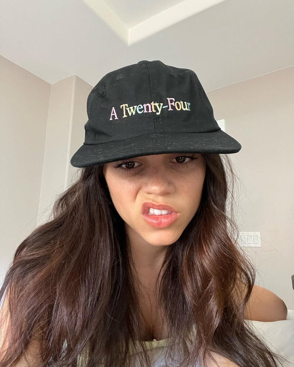 Дженна Ортега селфі