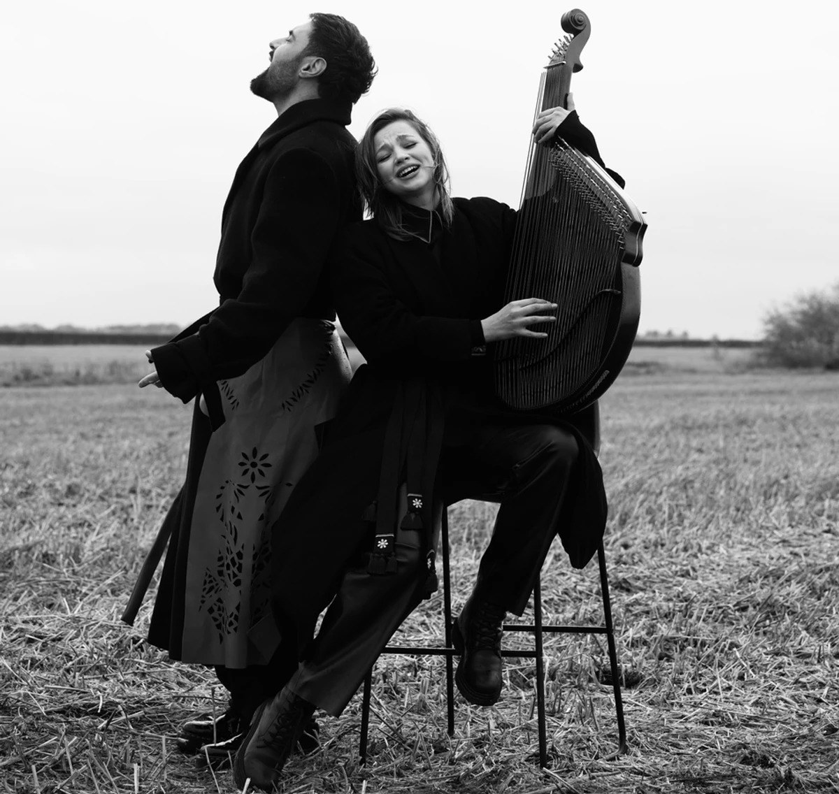 Віталій Козловський і Марина Круть зняли емоційний кліп на розмінованому полі