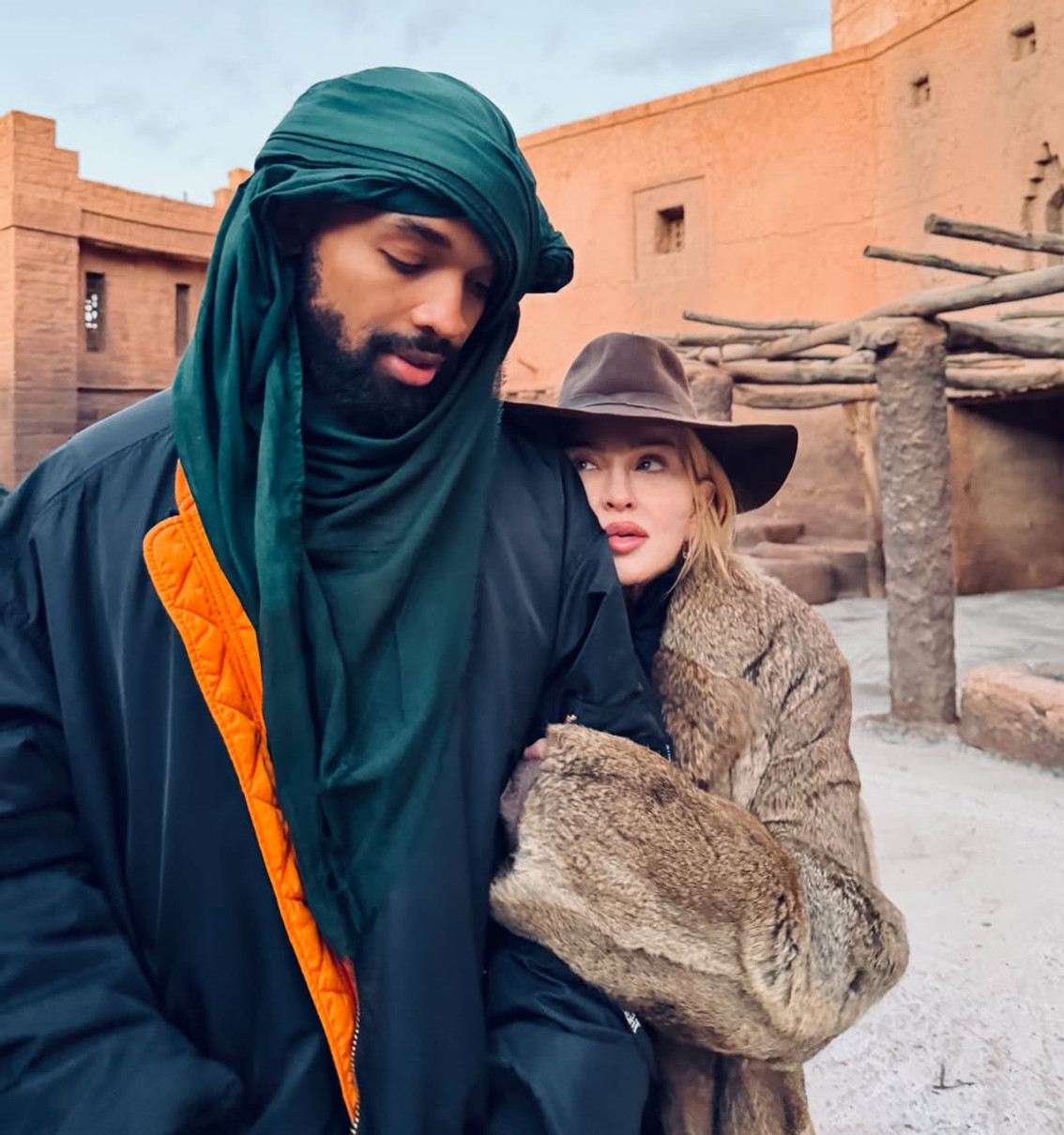 Мадонна з нареченим пообіймалася в Марокко