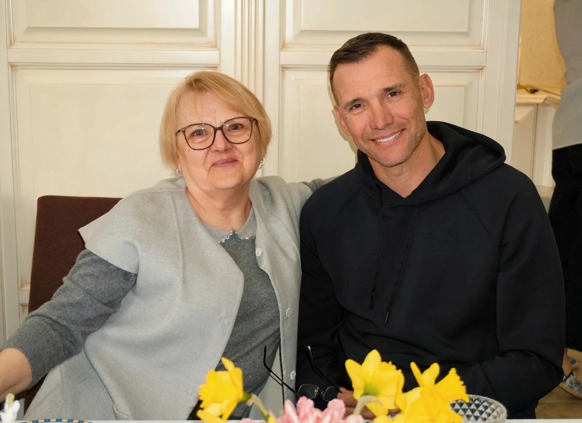 Андрій Шевченко з мамою