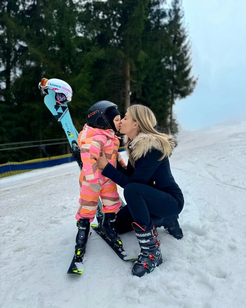 Влада приїхала до України зі старшою дочкою, але чи взяла із собою молодшу, 6-місячну Лею – невідомо