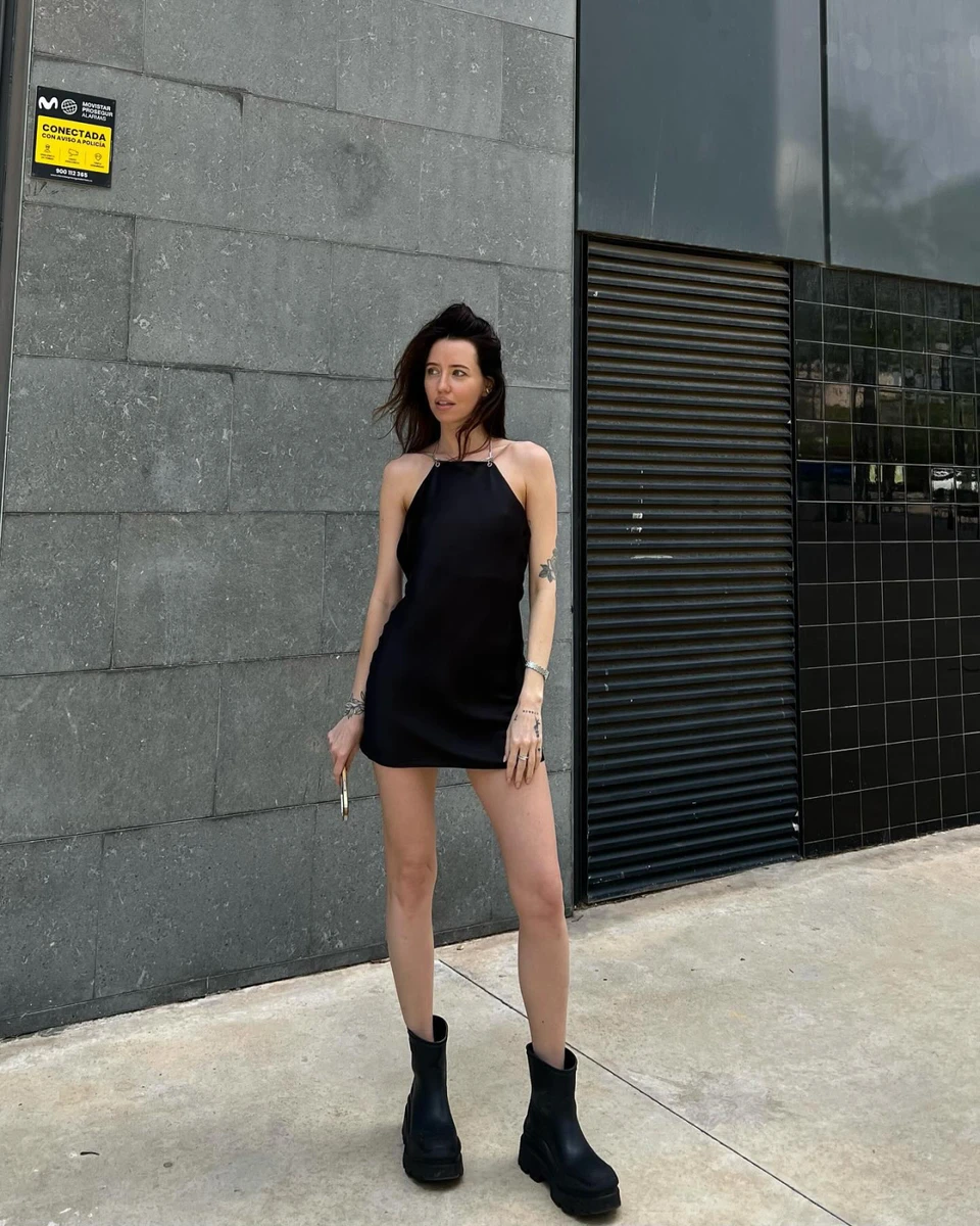 Артистка несподівано показалася в сукні