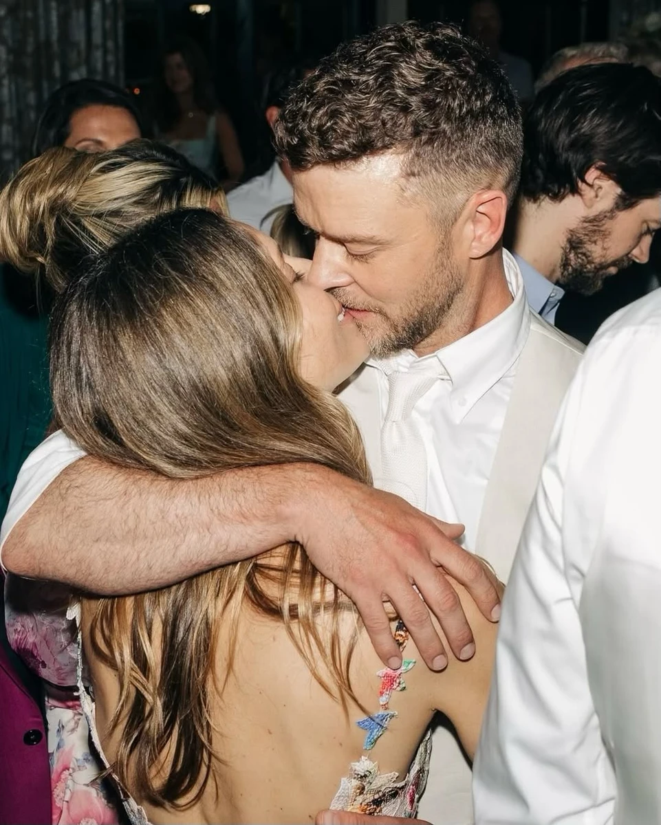 Джастін Тімберлейк цілує свою дружину