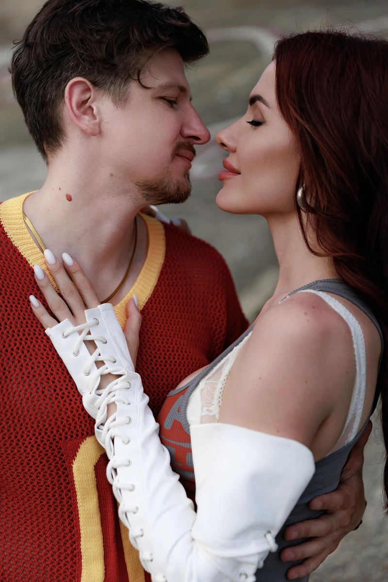 MamaRika показала милі моменти з чоловіком у новому кліпі