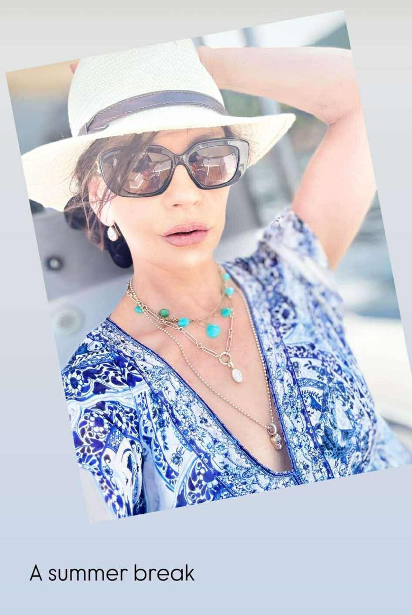 Кетрін Зета-Джонс робить селфі