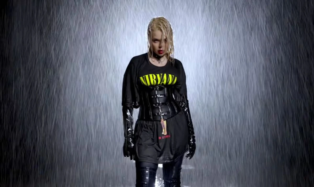 Гросу у новому кліпі Впусти мене...