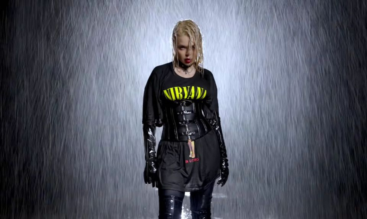 Гросу у новому кліпі Впусти мене...