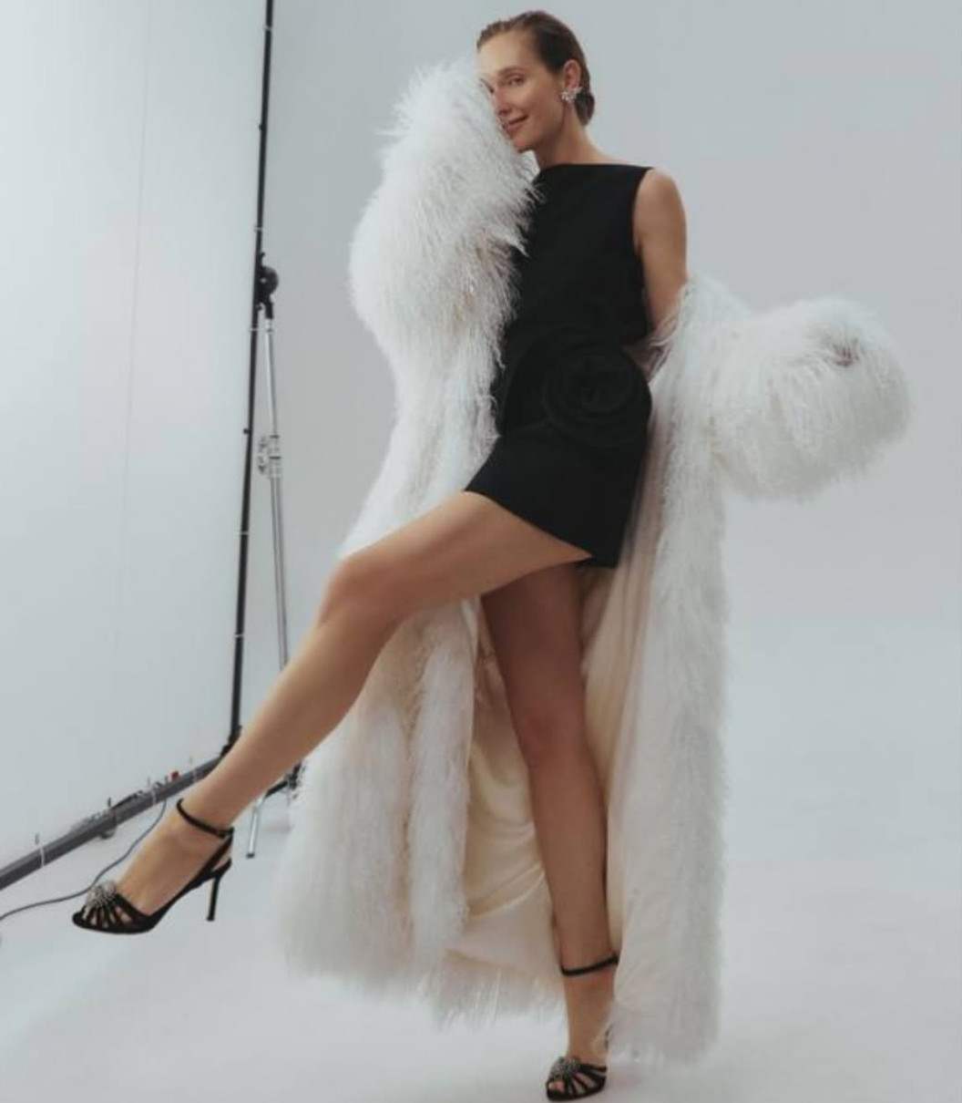 Катерина Осадча блиснула ніжками у міні та шубці