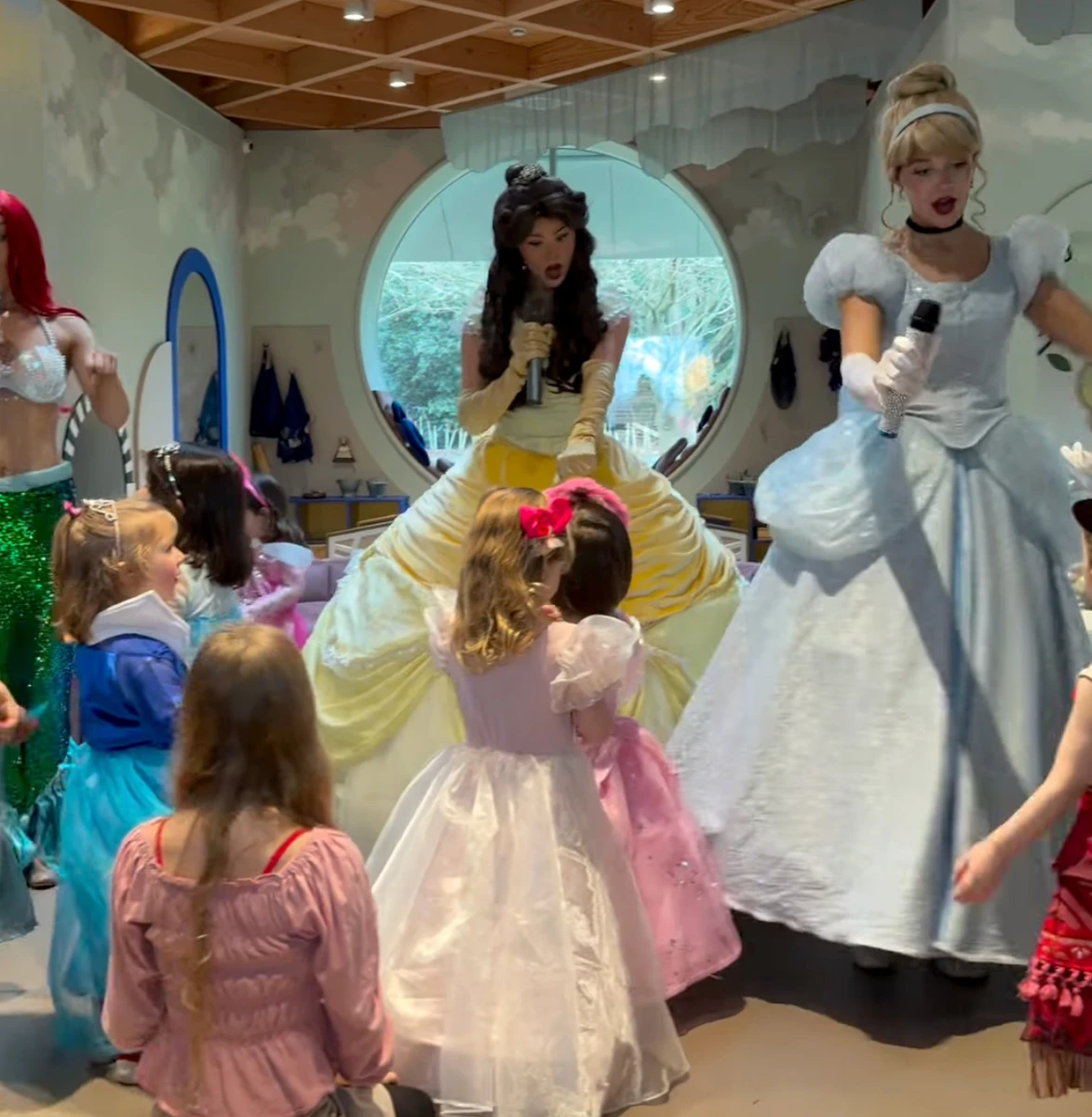 Стейтем з нареченою показали рожеву вечірку на 4-річчя дочки