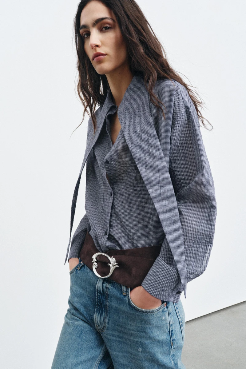 Образ із акцентним ременем