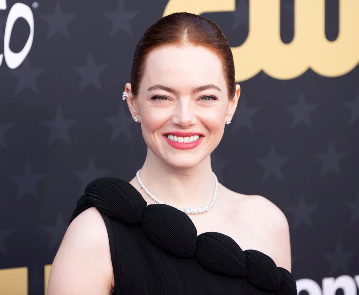 Нещодавно Стоун отримала нагороду Critics Choice Awards як найкраща актриса за роль у Бідолашних створіннях