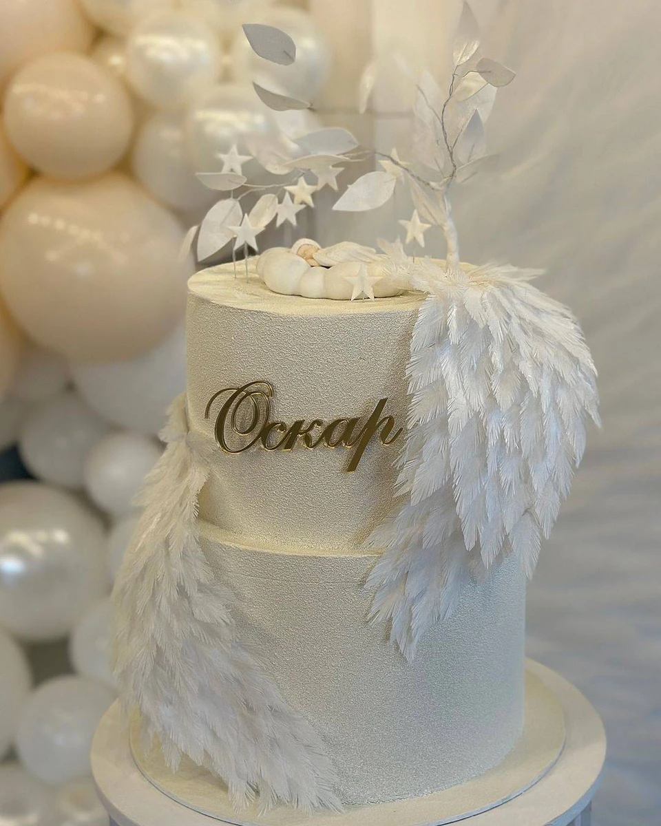 Син Козловського Оскар отримав іменний торт на хрестини