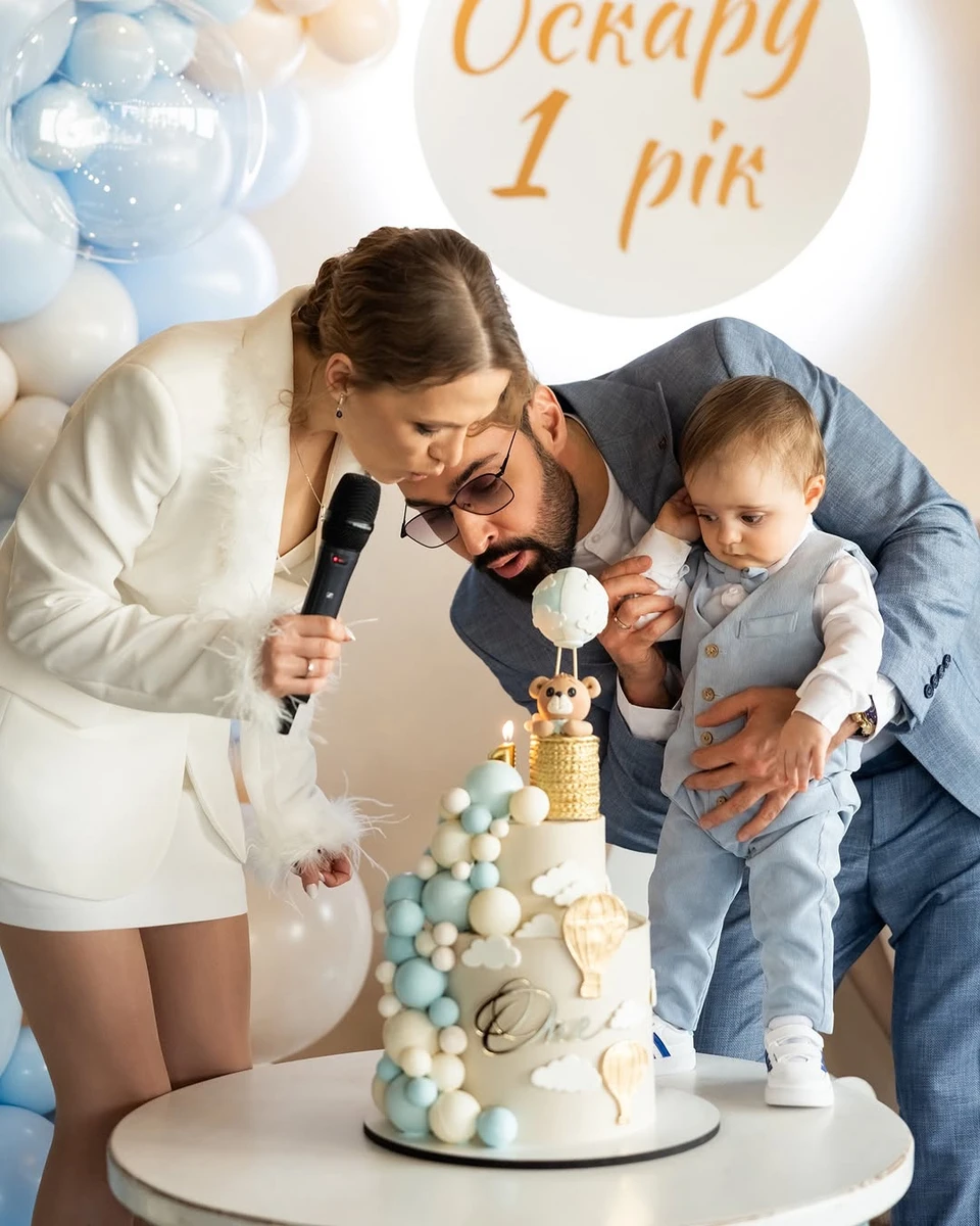 Козловський з дружиною відсвяткували день народження сина