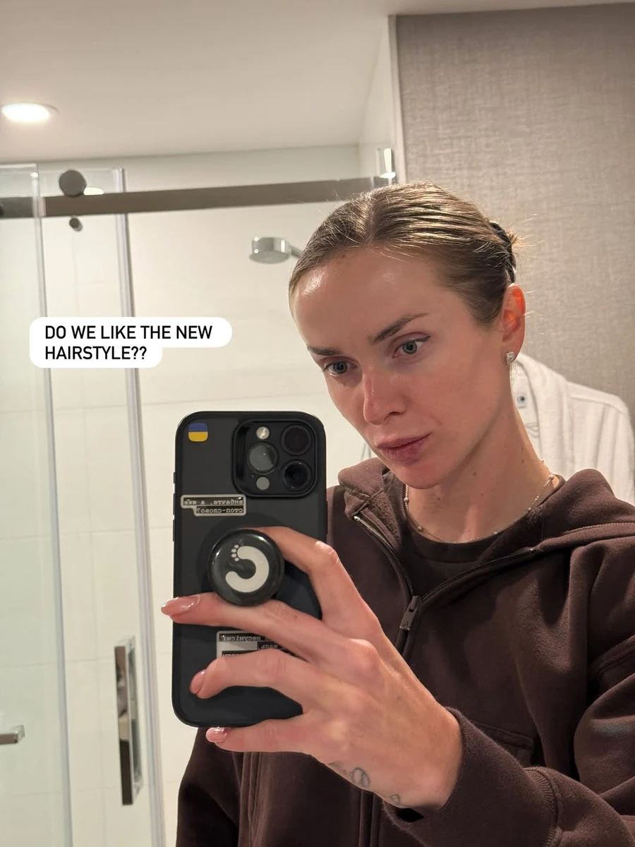 Еліна Світоліна похвалилася новою стильною зачіскою