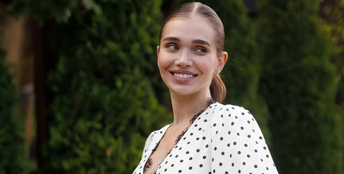 Саша Бо привітала дочку з днем янгола милими фото з татом і квітами