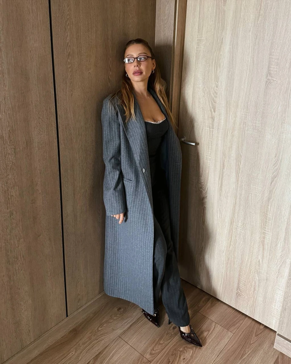 Тіна Кароль у стильному луці наробила ефектних фото