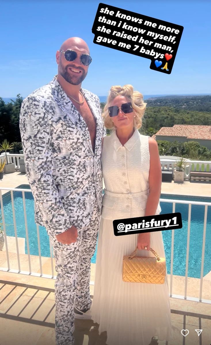 Тайсон Ф'юрі обійняв ефектну дружину на тлі басейну