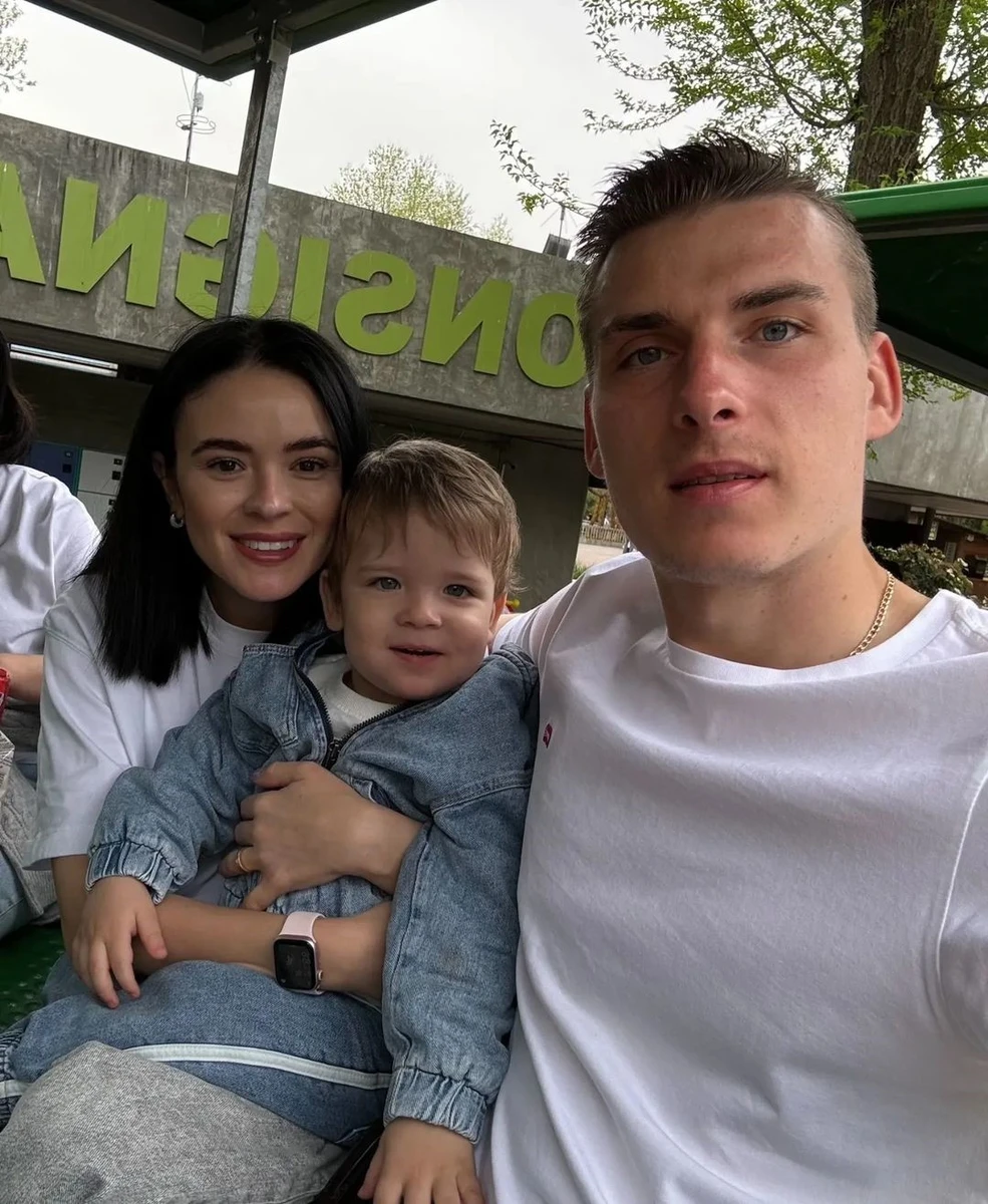 Андрій Лунін з родиною