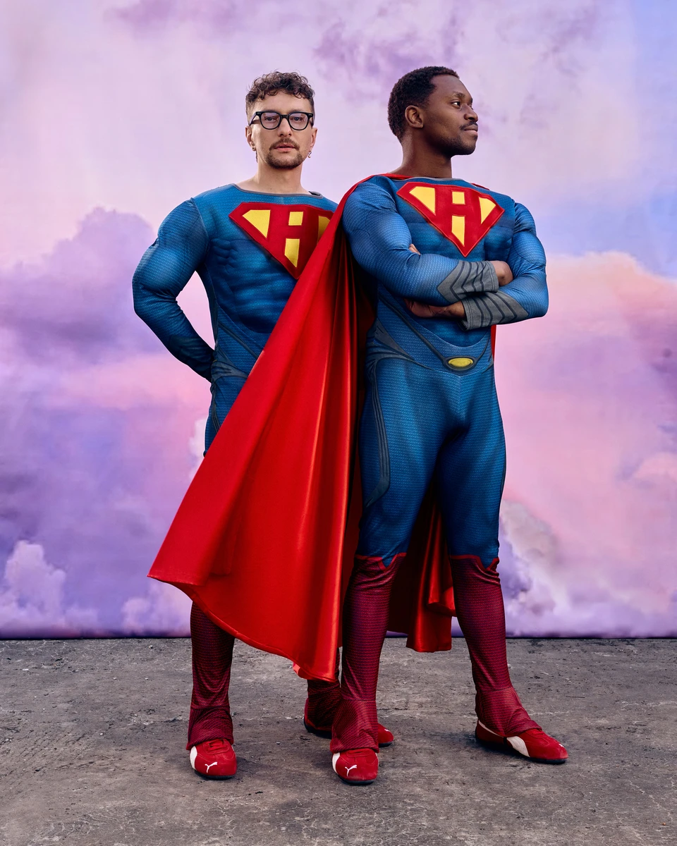 TVORCHI в костюмах суперменів попозували у кліпі