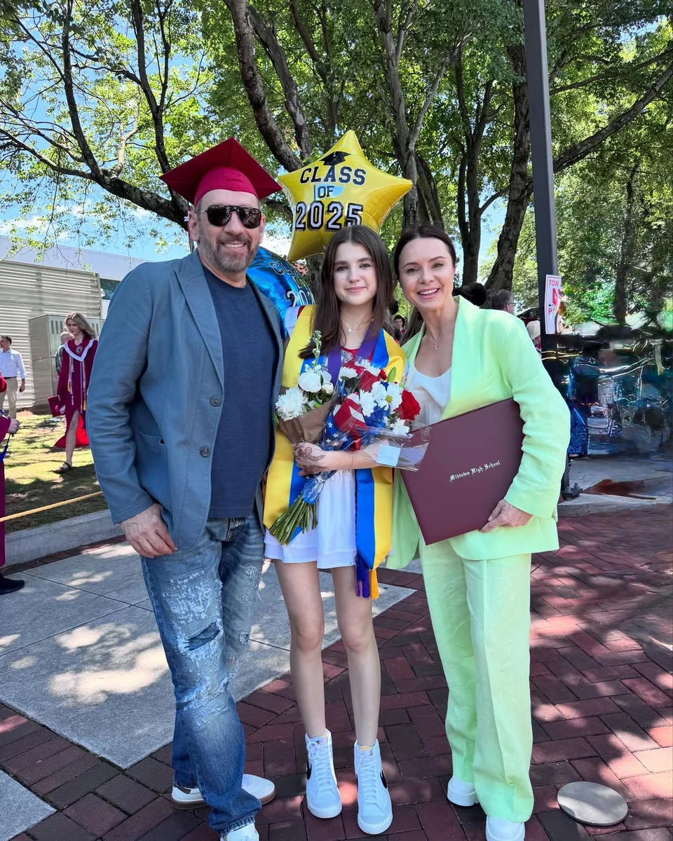 Лілія Подкопаєва з чоловіком привітала доньку з випуском