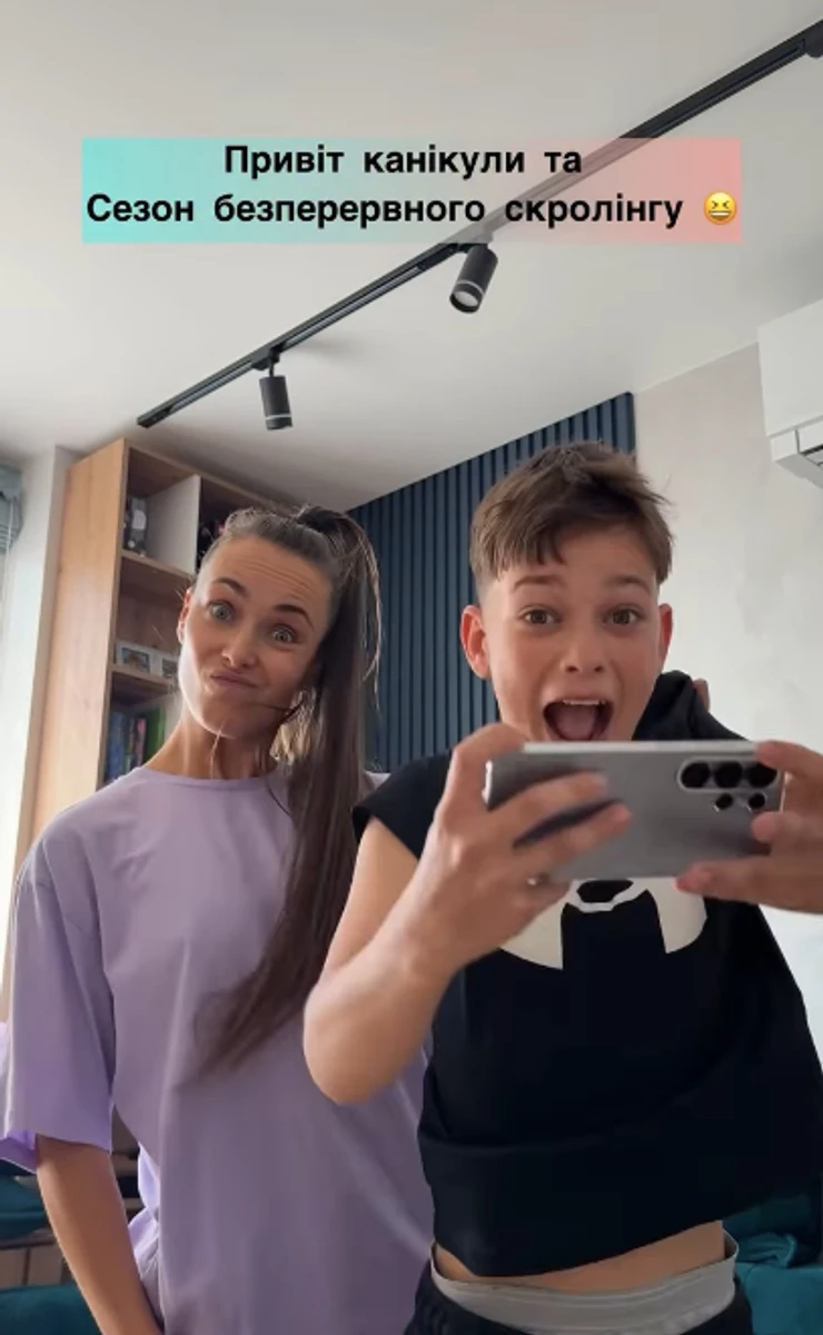 Ксенія Мішина насмішила, як забирала телефон в сина