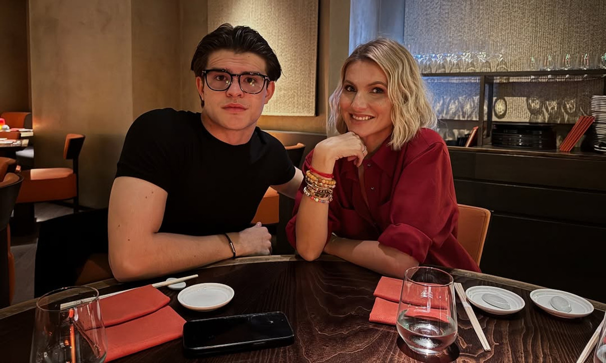 Єлизавета Юрушева привітала сина з 18-річчям та похвалилася фото з ним