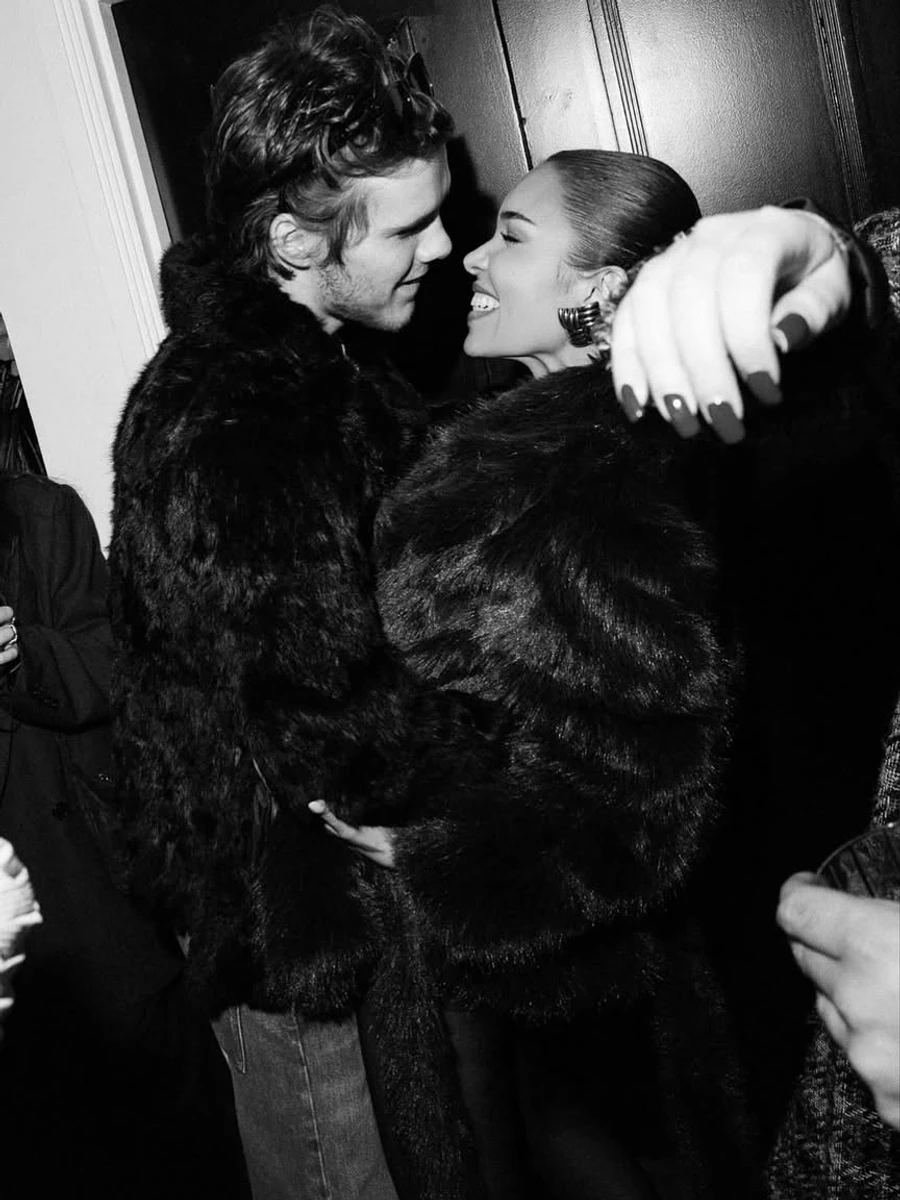 Круз Бекхем наробив романтичних фото з коханою на публіці