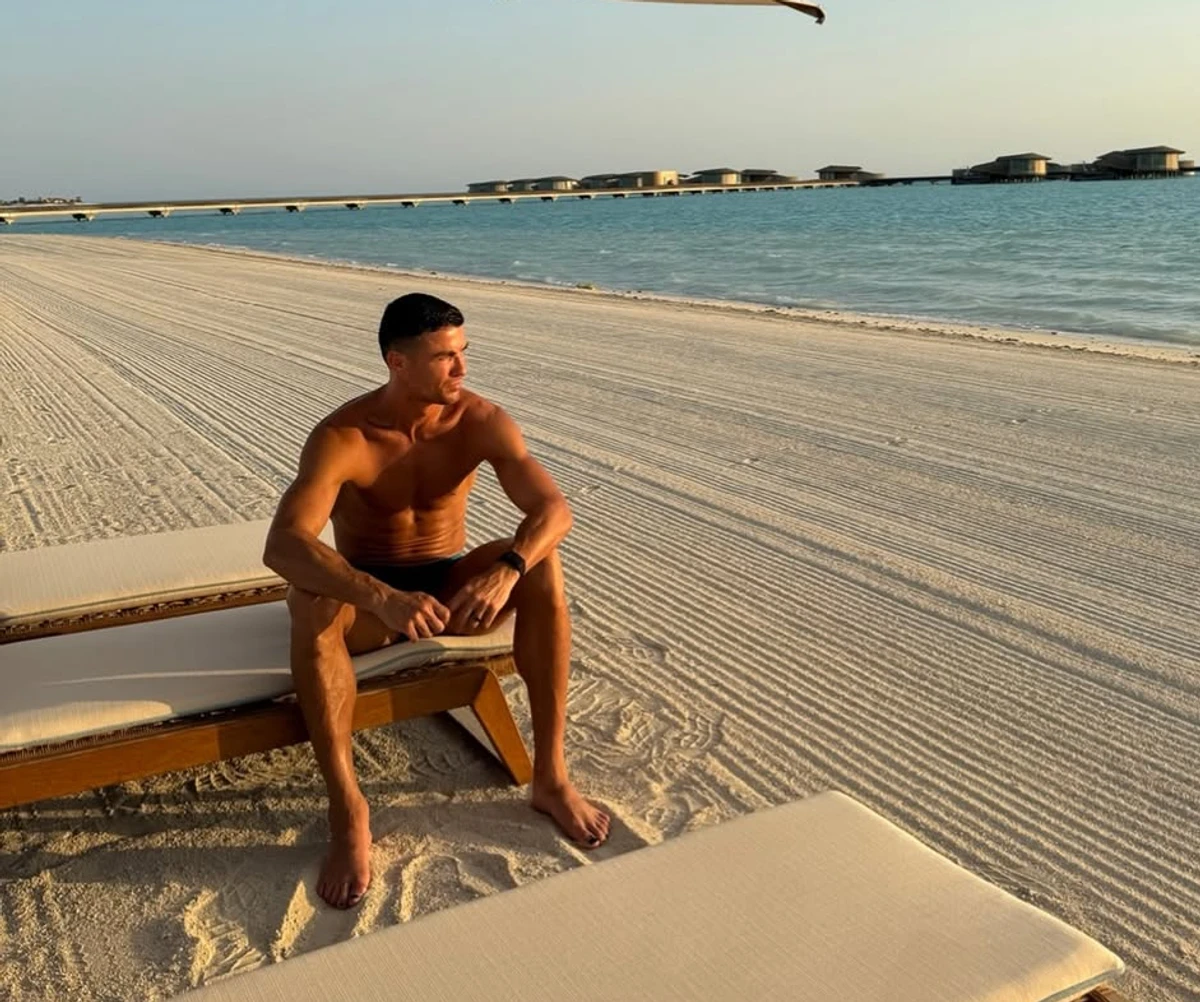 Наречена Кріштіану Роналду привітала його з Днем батька ефектним фото