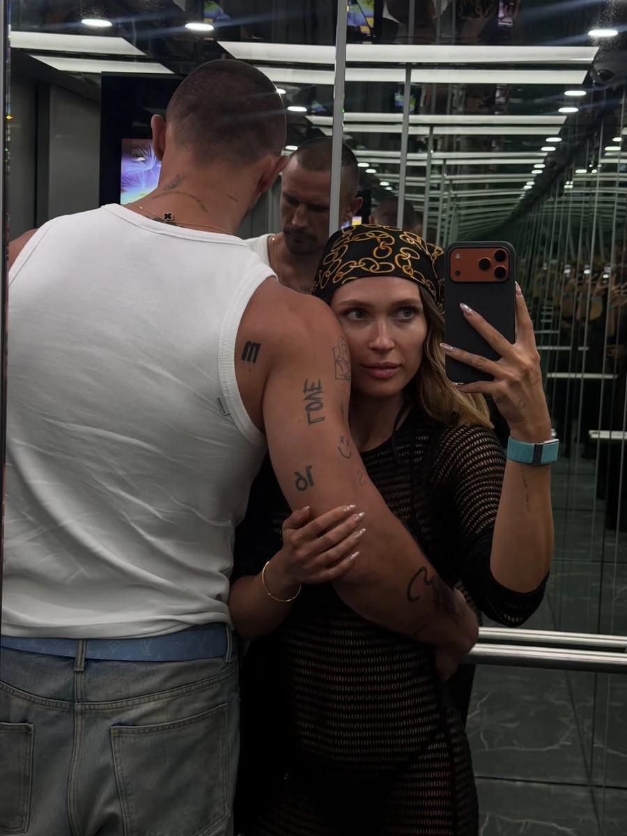 Світлицька і Цимбалюк на фото в ліфті