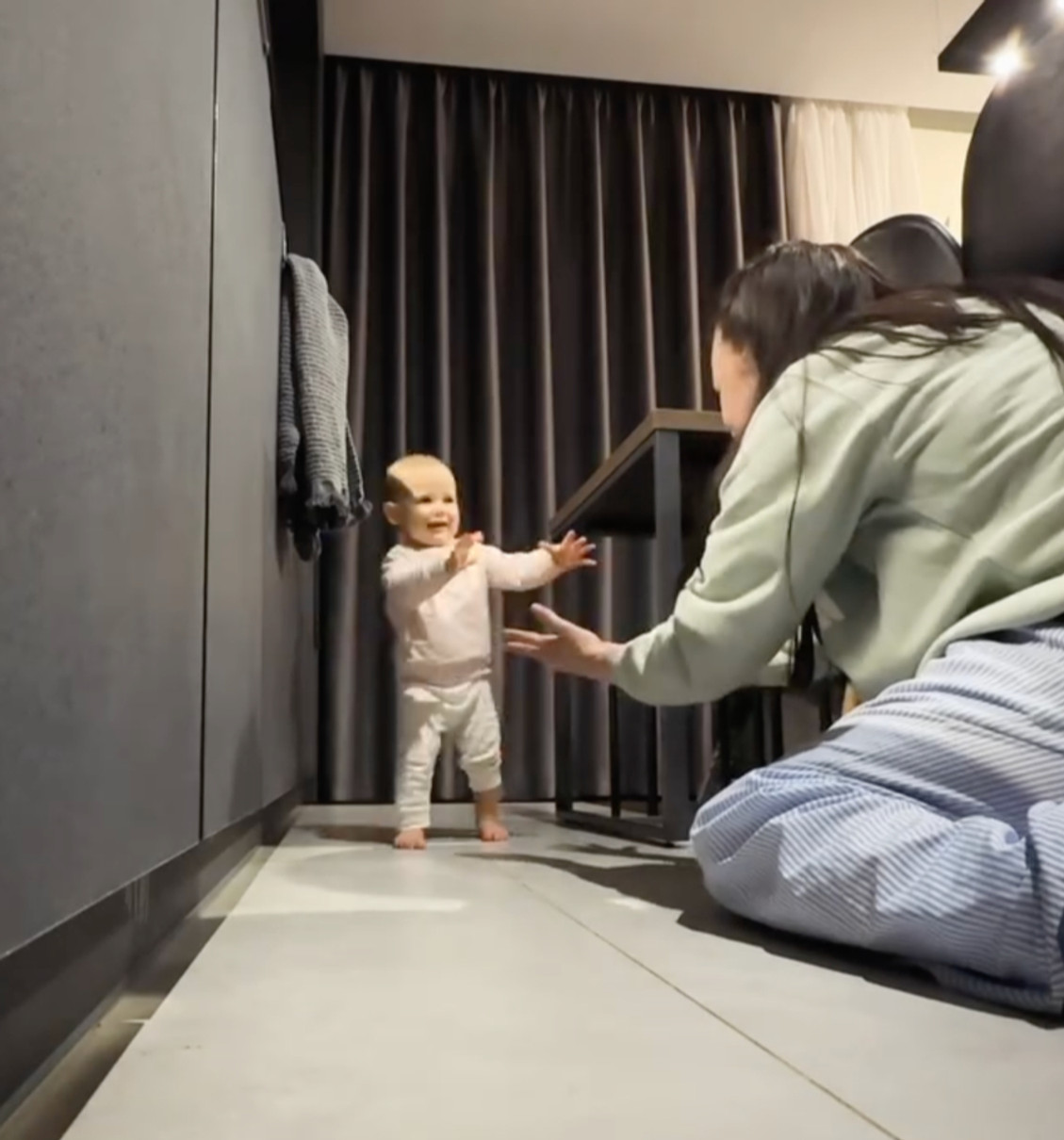 Дружина Позитива показала милі кроки їхньої доці на відео