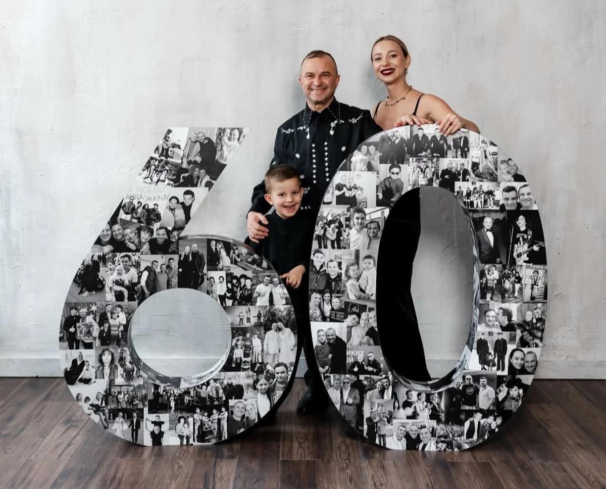 Віктор Павлік попозував з дружиною і сином на ефектних святкових фото